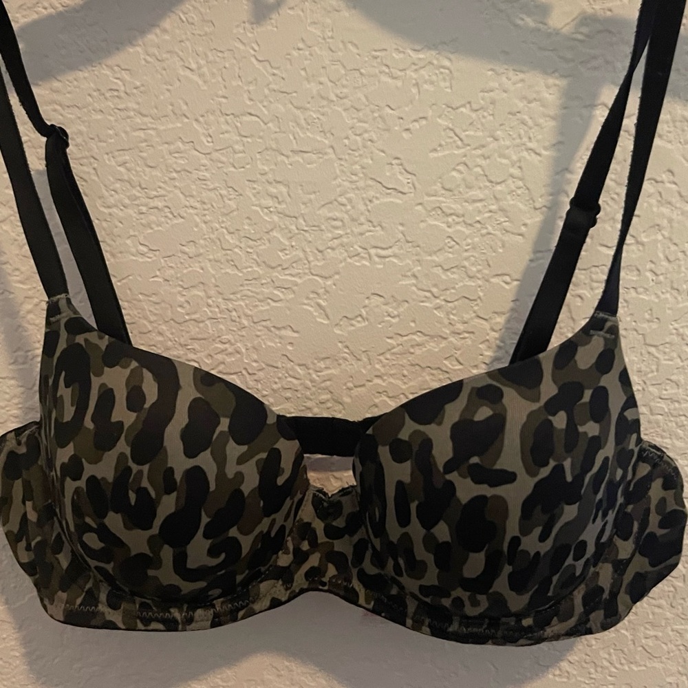 Victorias Secret PINK bra 34A. EUC.